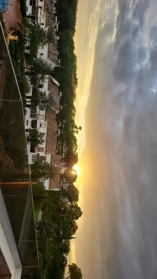 Vista exterior de Àtic en venda en Estepona amb Aire condicionat
