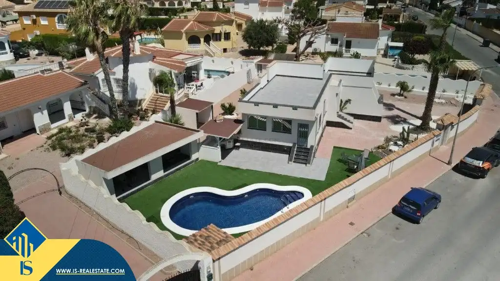 Villa mit Pool zum Verkauf in Ciudad Quesada