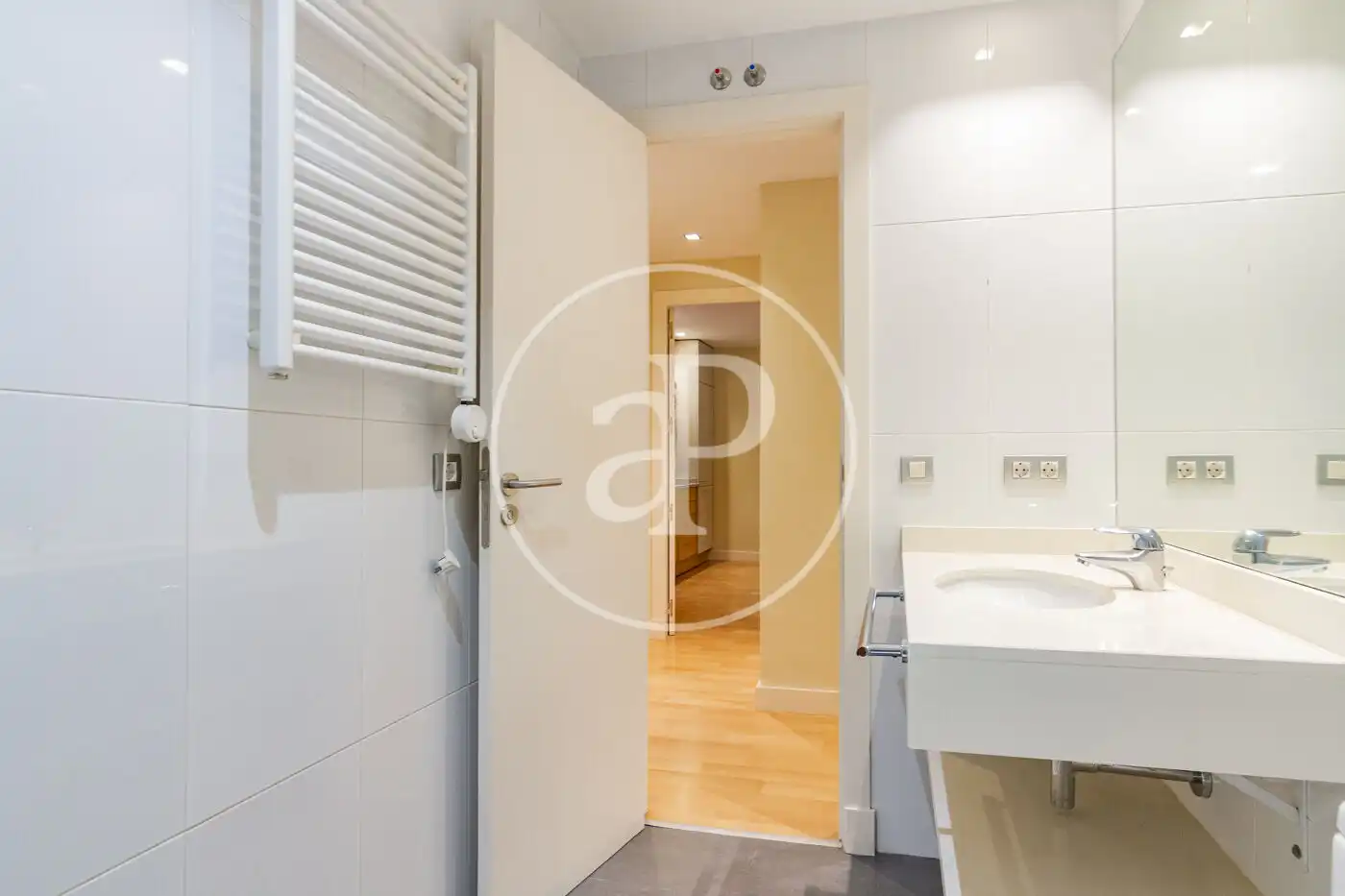 Badezimmer von Wohnung zur Miete in Madrid mit Klimaanlage, Heizung und Möbliert