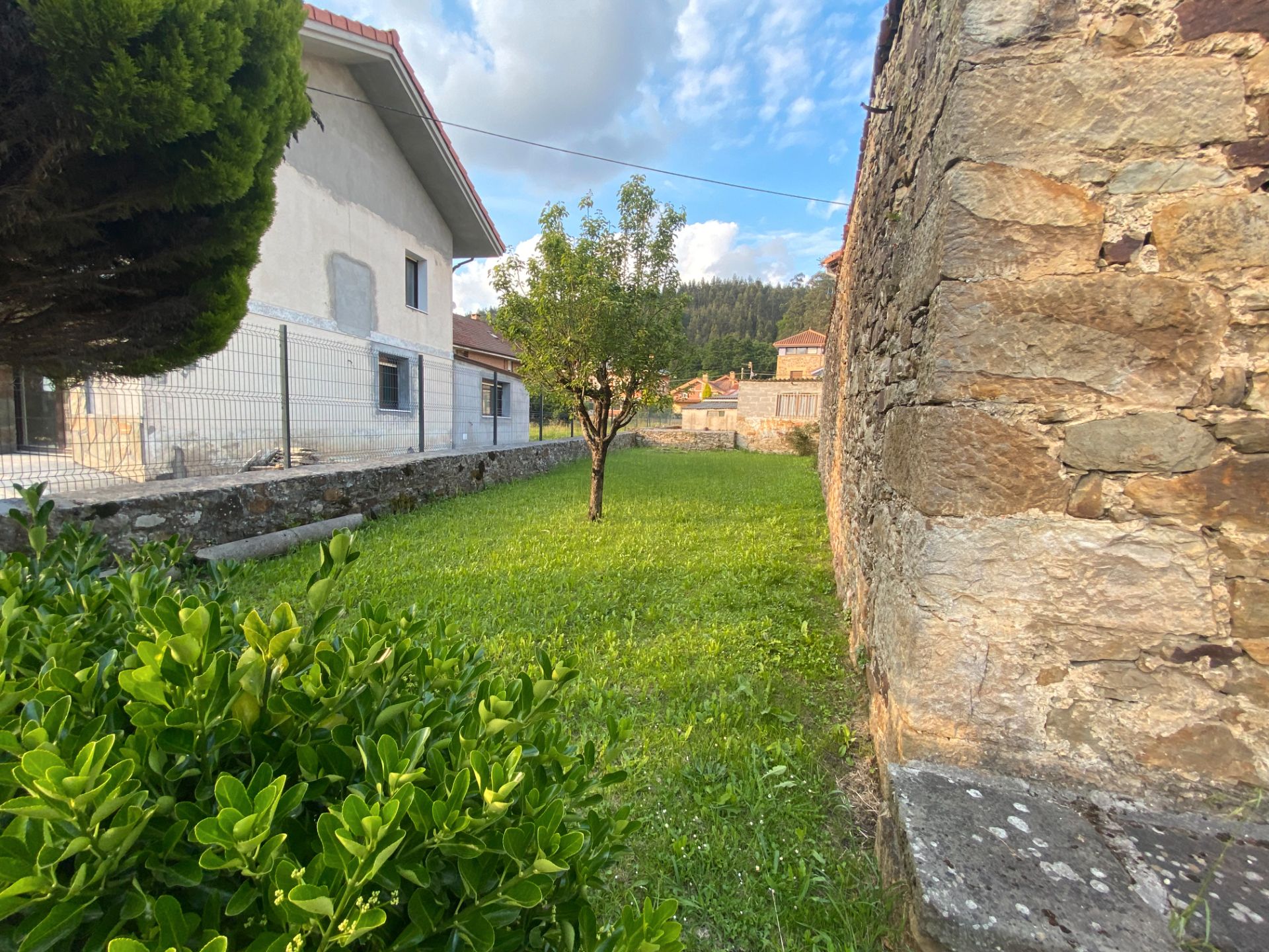 Vista exterior de Finca rústica en venda en Guriezo amb Moblat