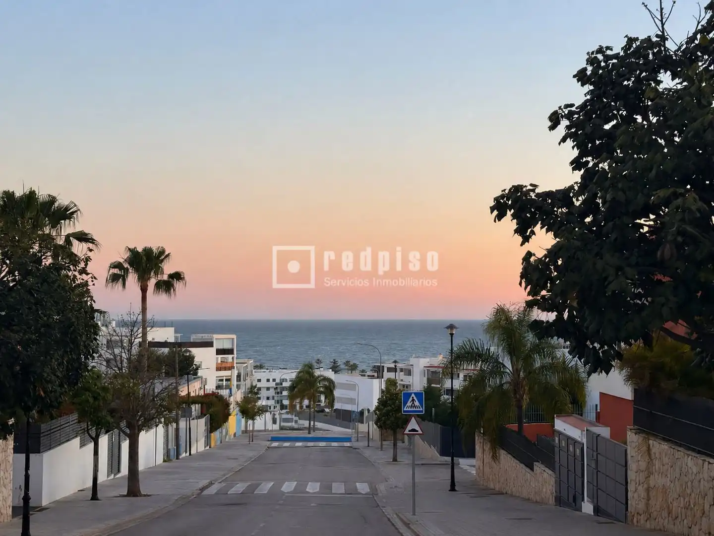 Vista exterior de Casa o chalet en venta en Rincón de la Victoria con Aire acondicionado, Terraza y Amueblado