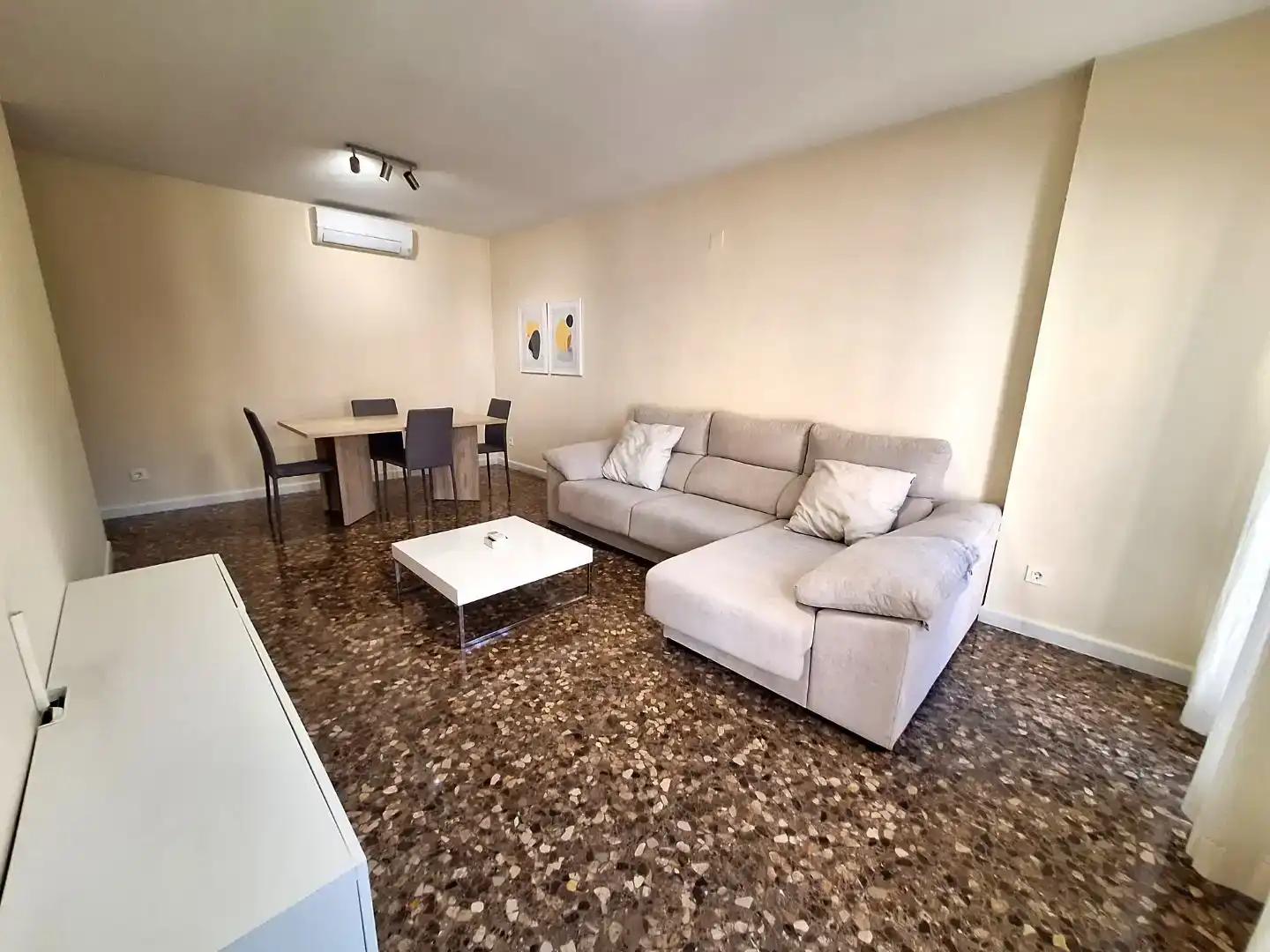Wohnzimmer von Wohnung zum Verkauf in Cheste mit Klimaanlage