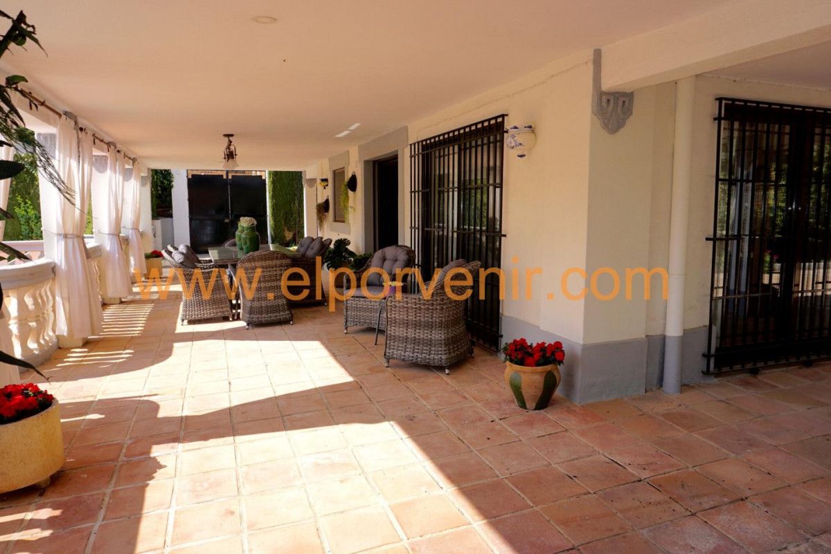 Vista exterior de Casa o xalet de lloguer en Torrent amb Aire condicionat, Calefacció i Jardí privat