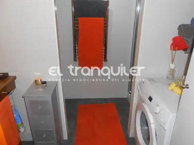 Badezimmer von Wohnung zur Miete in Madrid mit Klimaanlage, Abstellraum und Möbliert