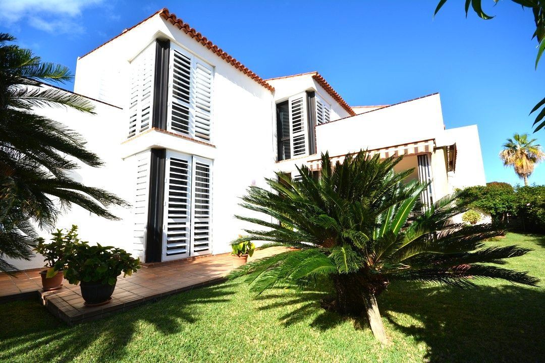 Vista exterior de Casa o xalet en venda en Puerto de la Cruz amb Jardí privat