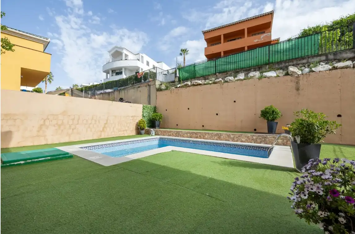 Piscina de Casa o chalet en venta en La Zubia con Aire acondicionado, Calefacción y Jardín privado