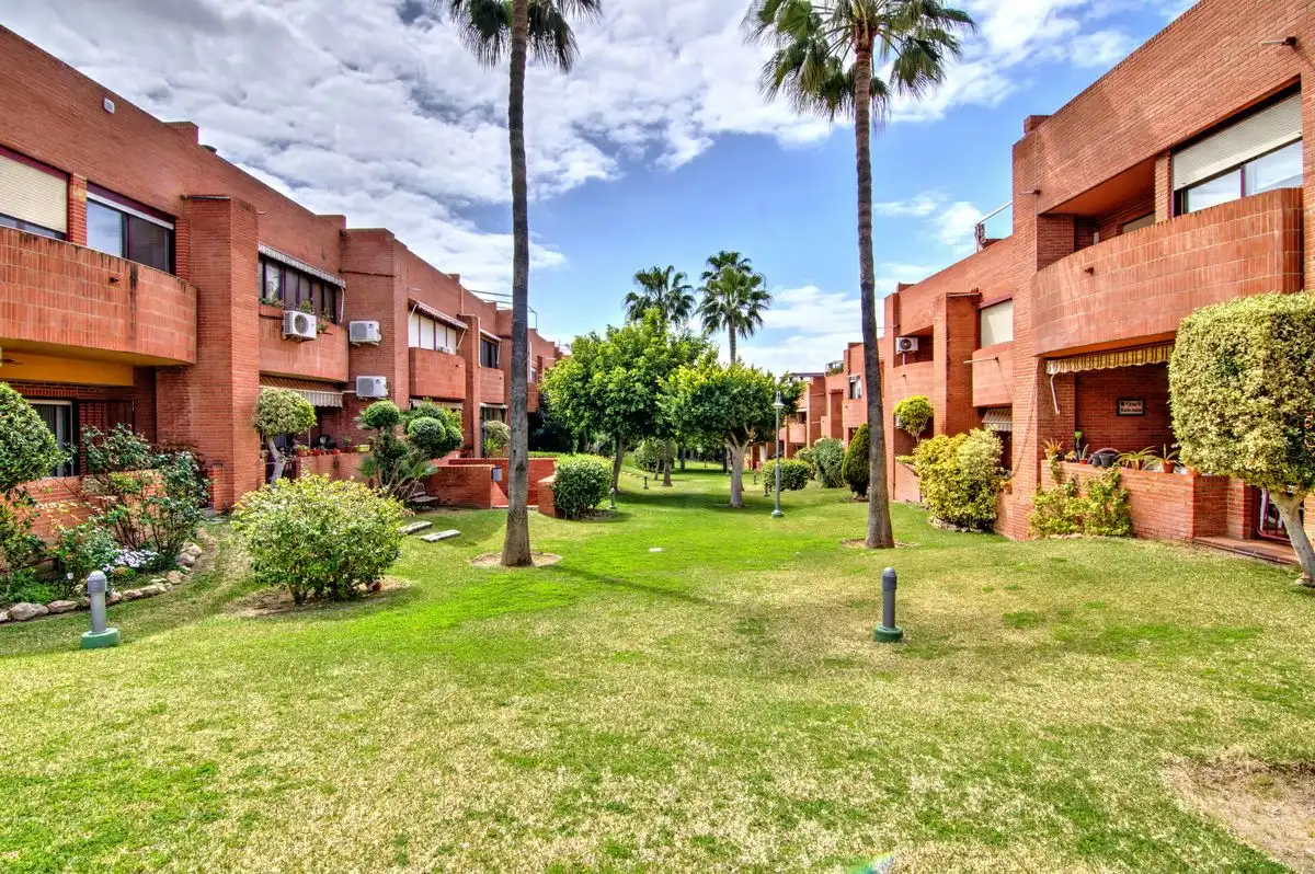 Casa aparellada amb terrassa en venda a Carrer de la Boga, imagen 3
