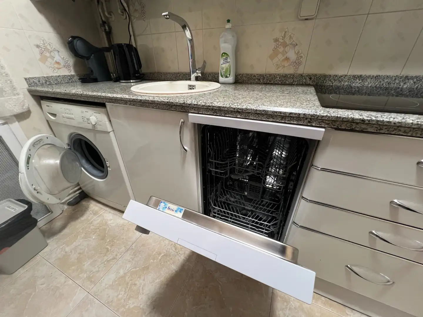 Kitchen of Flat for share in Madrid  with Heating, Furnished and Washing machine