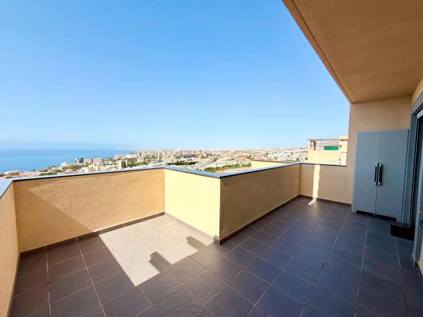 Terraza de Casa adosada de alquiler en Roquetas de Mar con Aire acondicionado, Calefacción y Terraza
