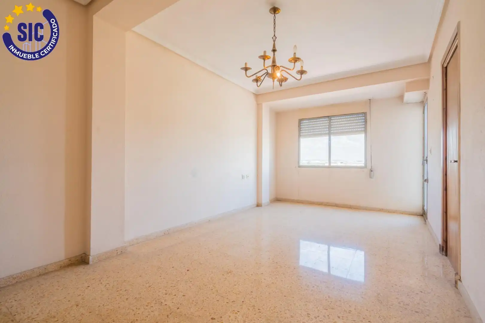 Wohnung zum Verkauf in Xirivella mit Balkon