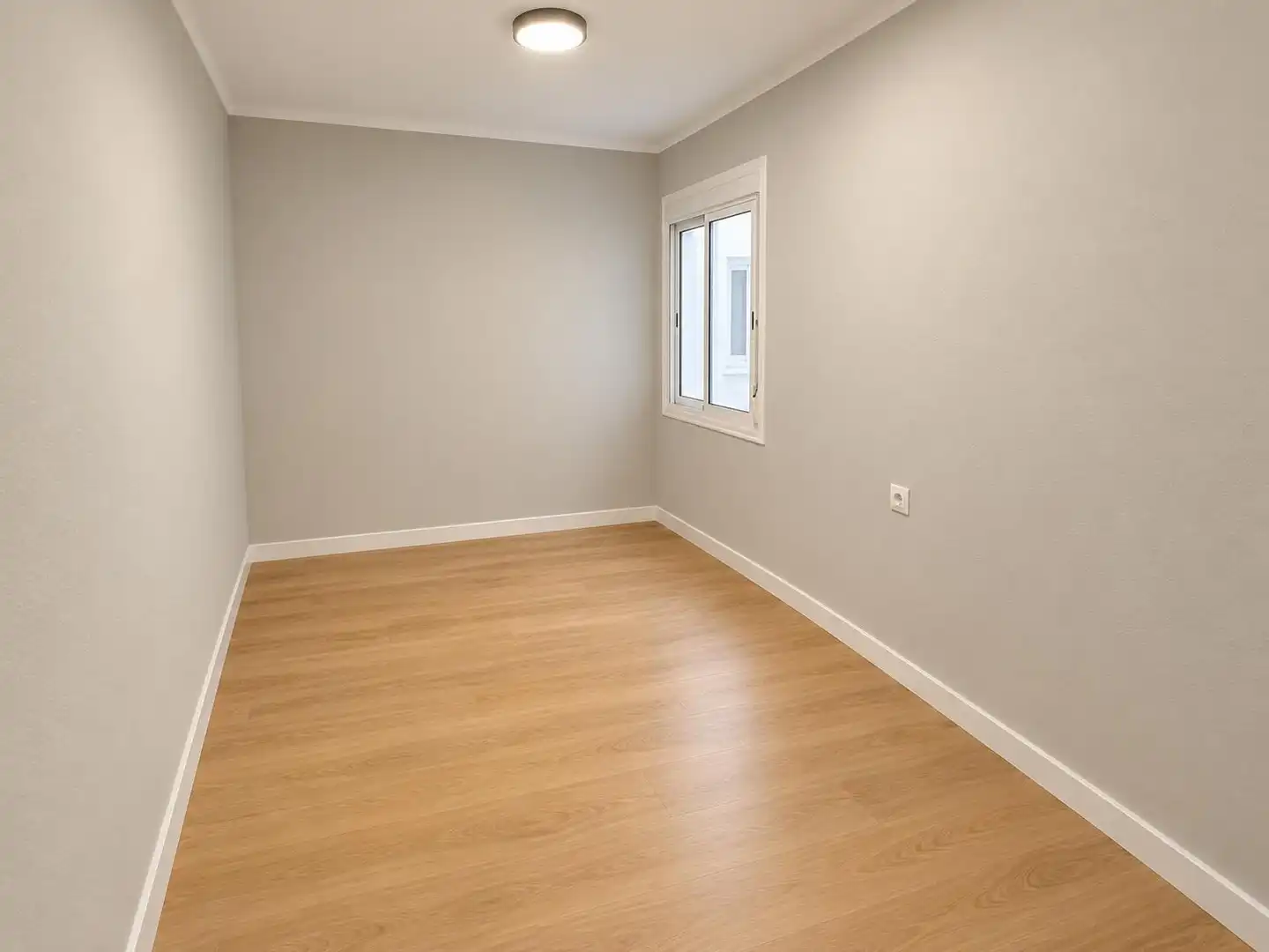 Bedroom of Flat for sale in L'Hospitalet de Llobregat  with Parquet flooring, Balcony and Alarm