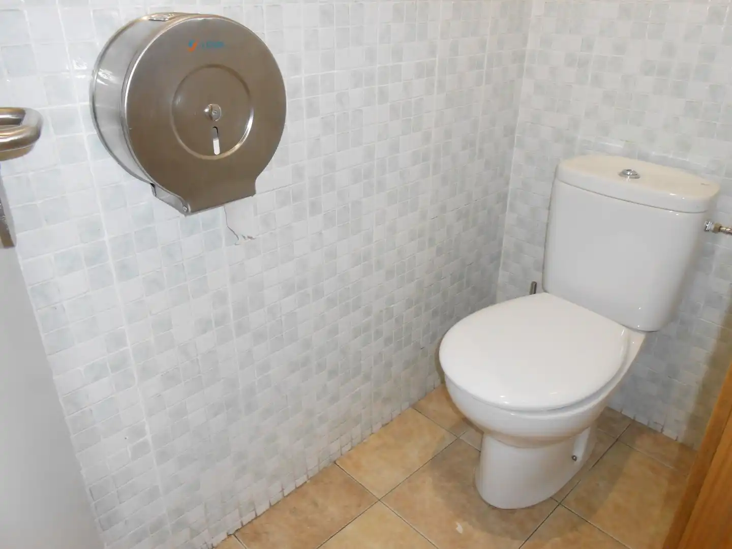 Baño de Local en venta en Bilbao  con Aire acondicionado
