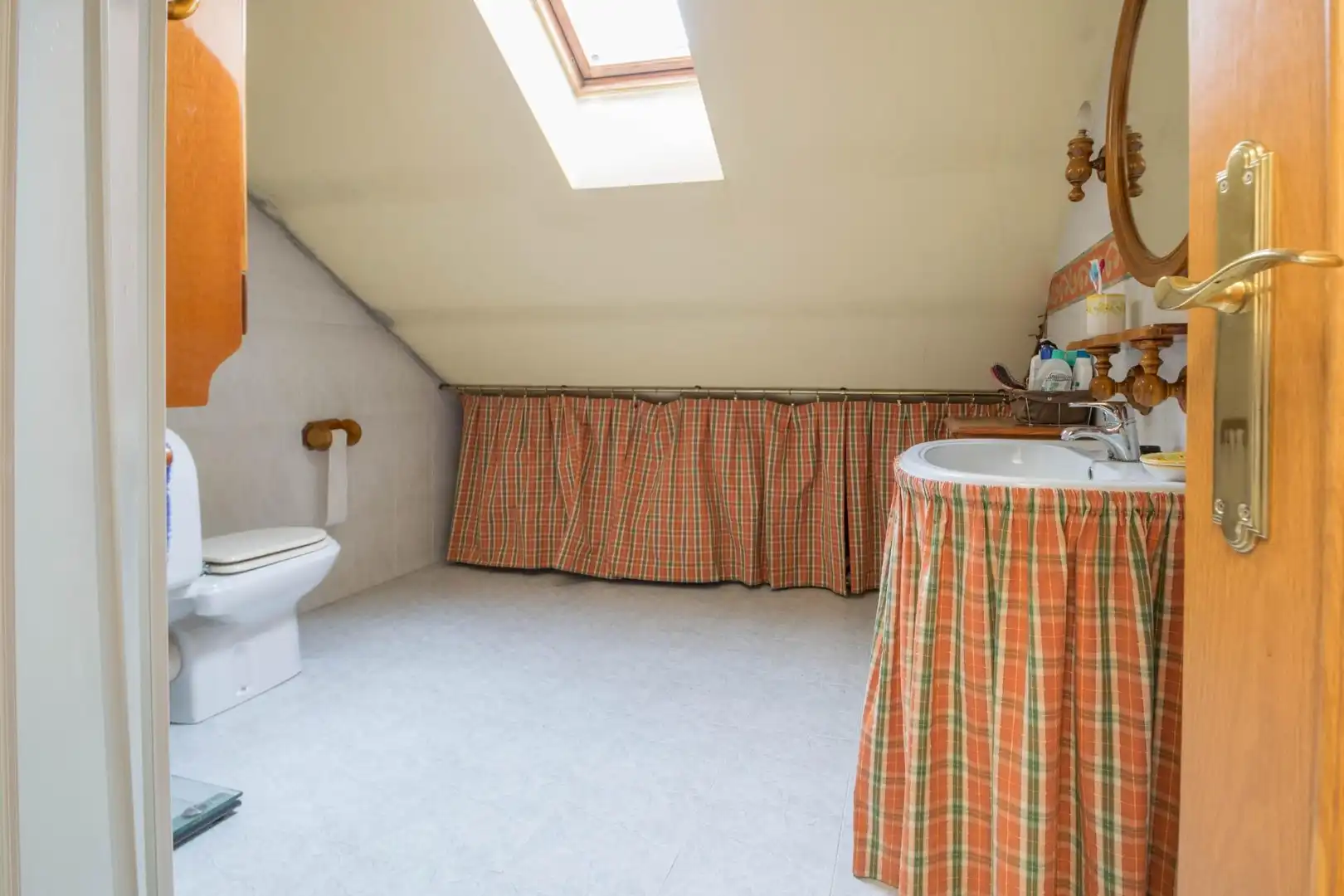 Baño de Casa adosada en venta en Oleiros con Calefacción, Jardín privado y Parquet