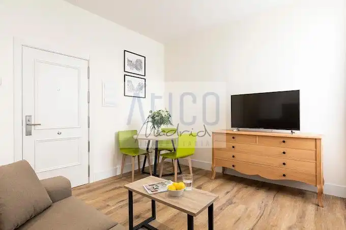 Bedroom of Flat for rent in Madrid  with Air Conditioner, Heating and Furnished