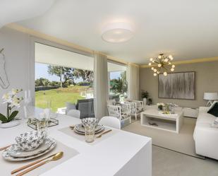 Menjador de Apartament en venda en Sotogrande amb Terrassa i Piscina comunitària