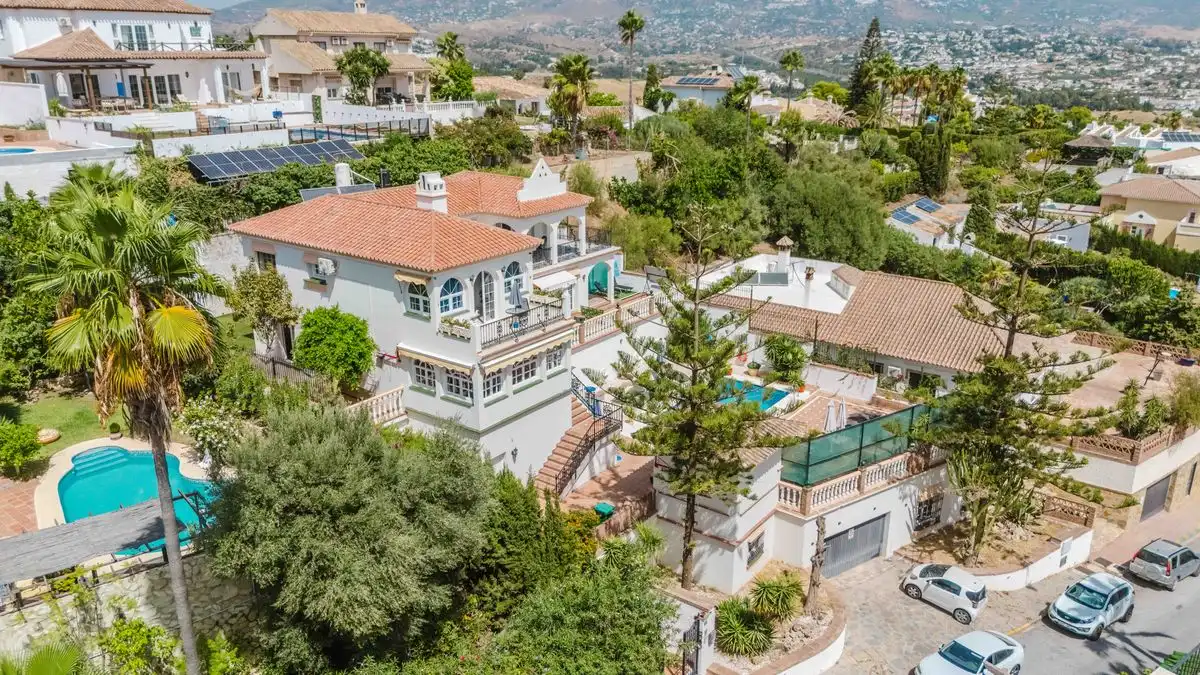 Vista exterior de Casa o chalet en venta en Mijas con Aire acondicionado, Calefacción y Jardín privado