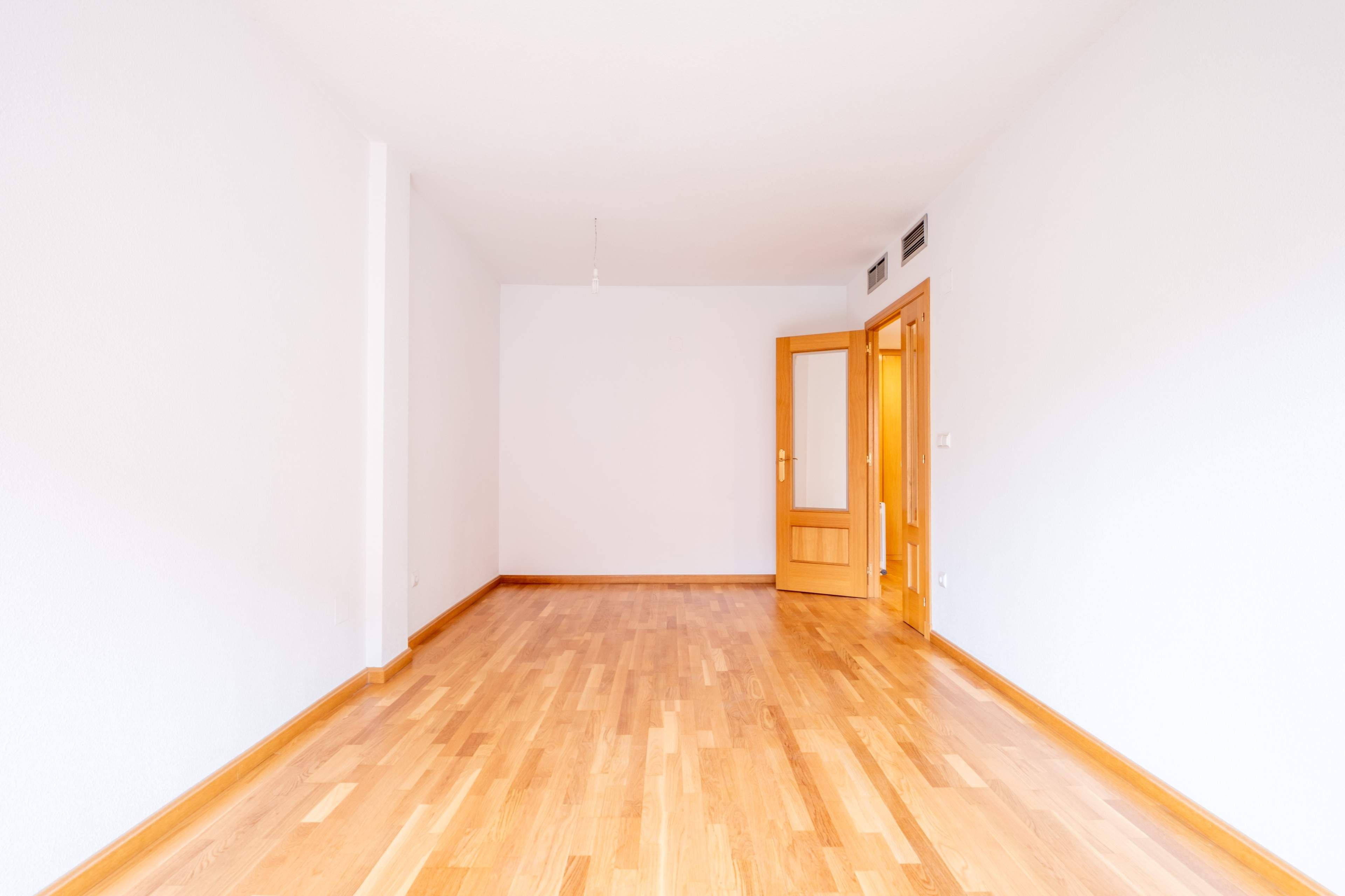 Bedroom of Flat for sale in  Zaragoza Capital  with Heating, Parquet flooring and Storage room