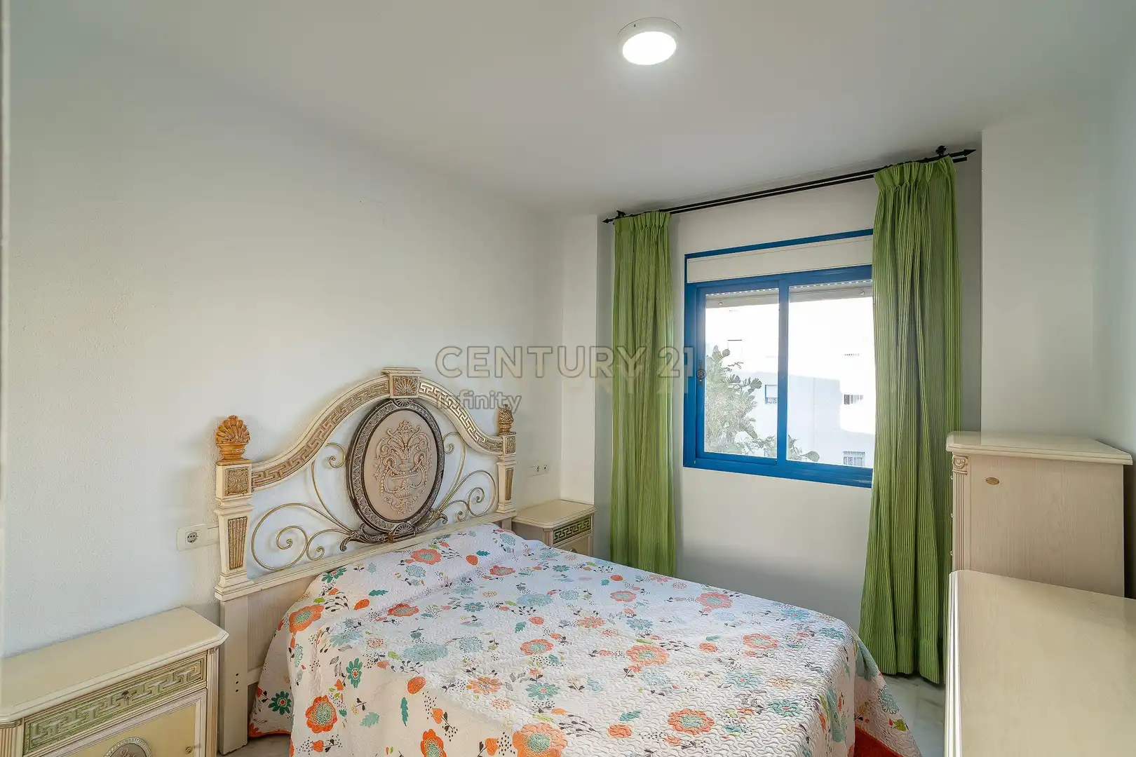 Habitación de Apartamento en venta en Estepona con Jardín privado, Horno y Piscina comunitaria