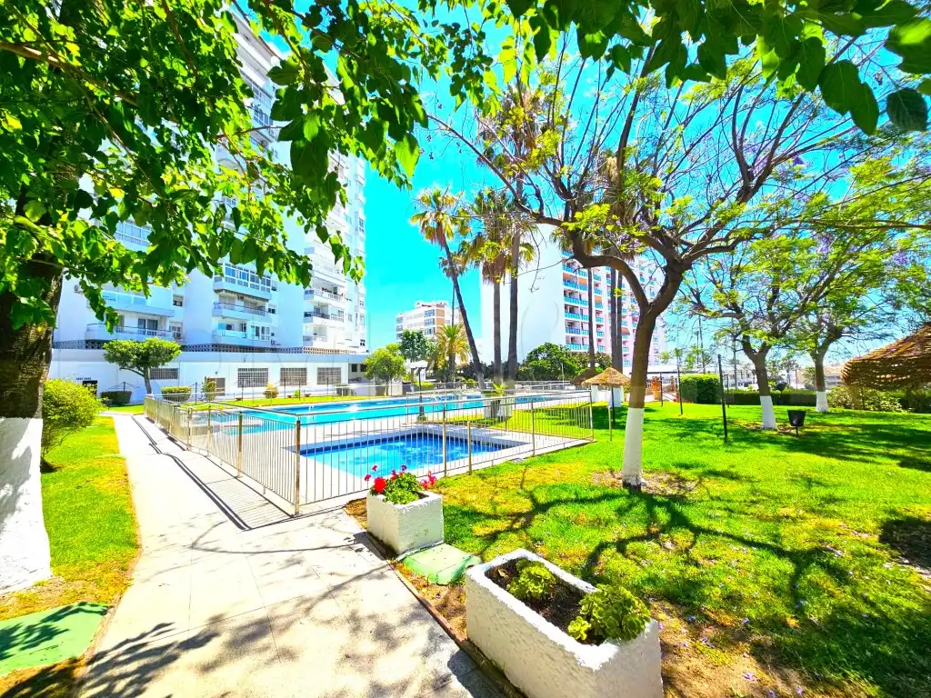Schwimmbecken von Wohnungen zum Verkauf in Benalmádena mit Privatgarten, Möbliert und Gemeinschaftspool
