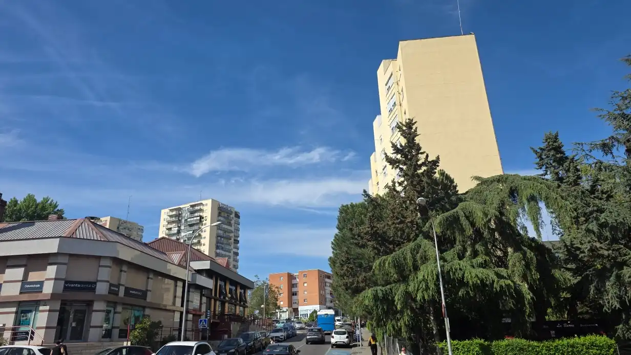 Vista exterior de Piso en venta en Madrid con Calefacción