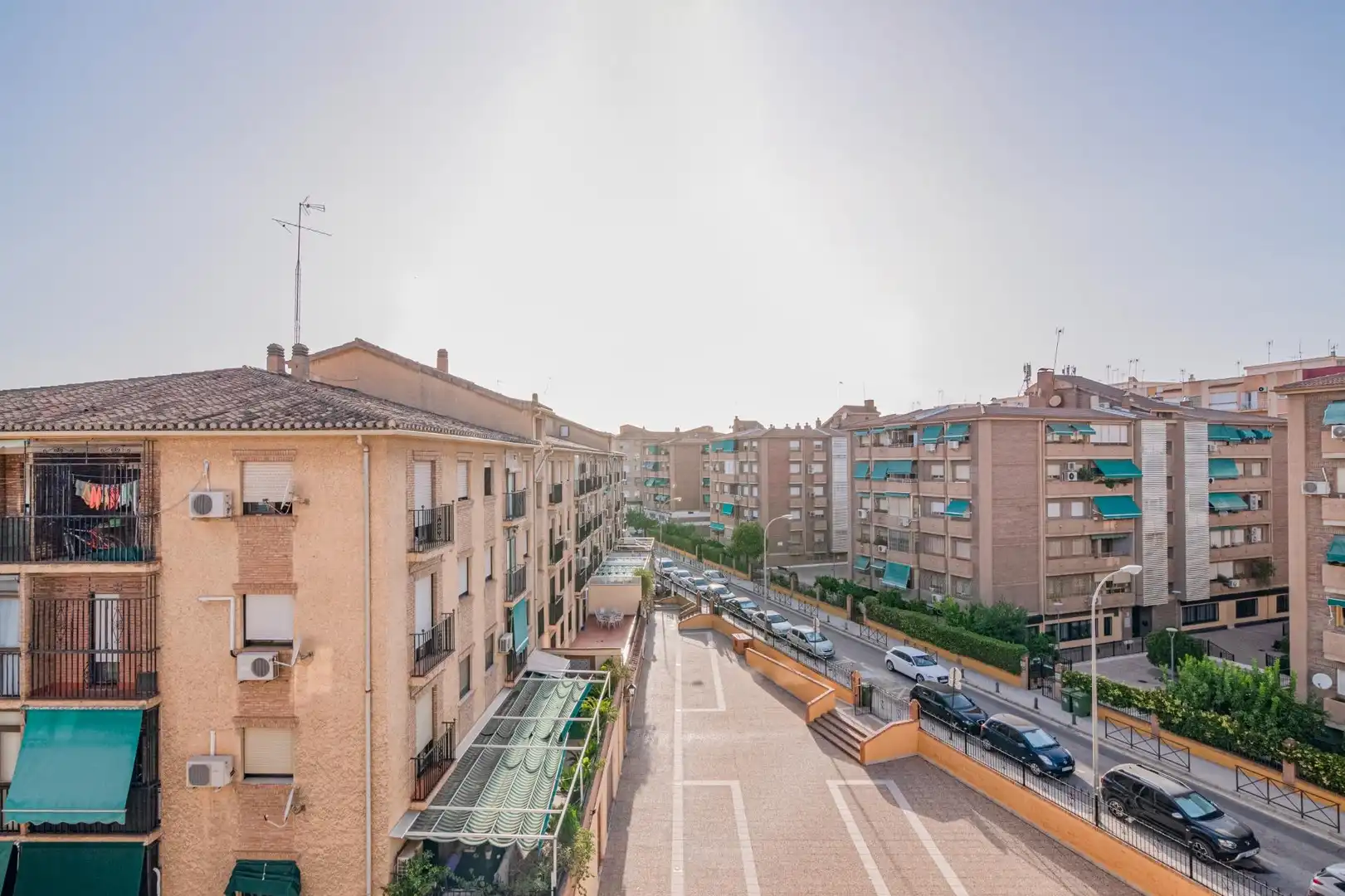 Vista exterior de Piso en venta en Granada con Aire acondicionado, Terraza y Amueblado