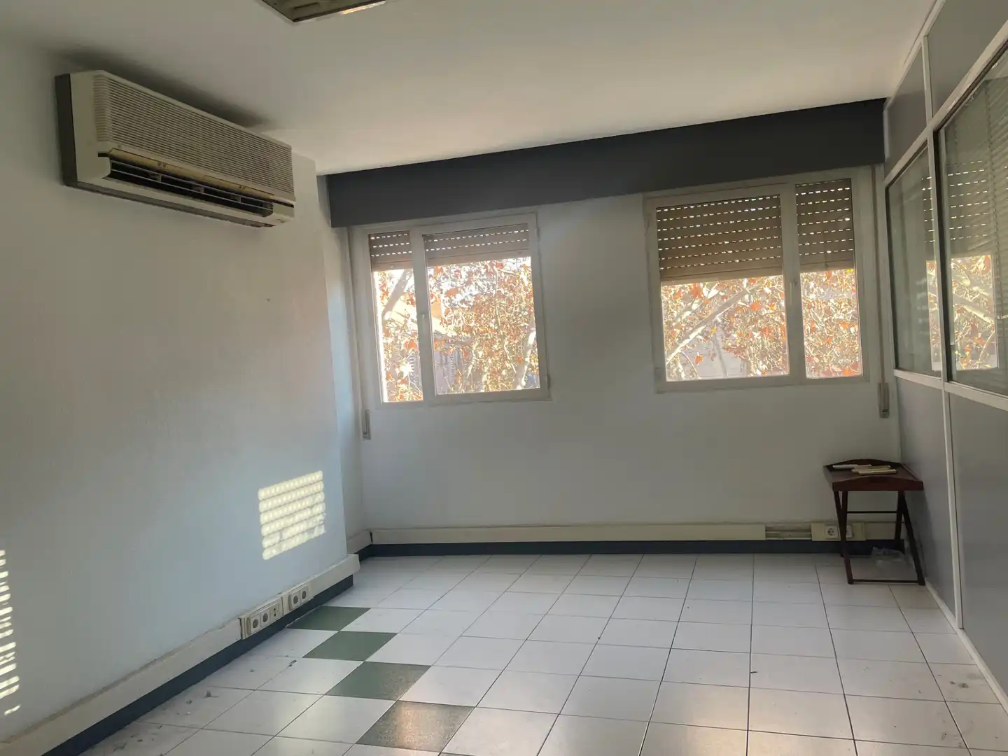 Office space with lift for sale in Calle Brihuega 2, imagen 7