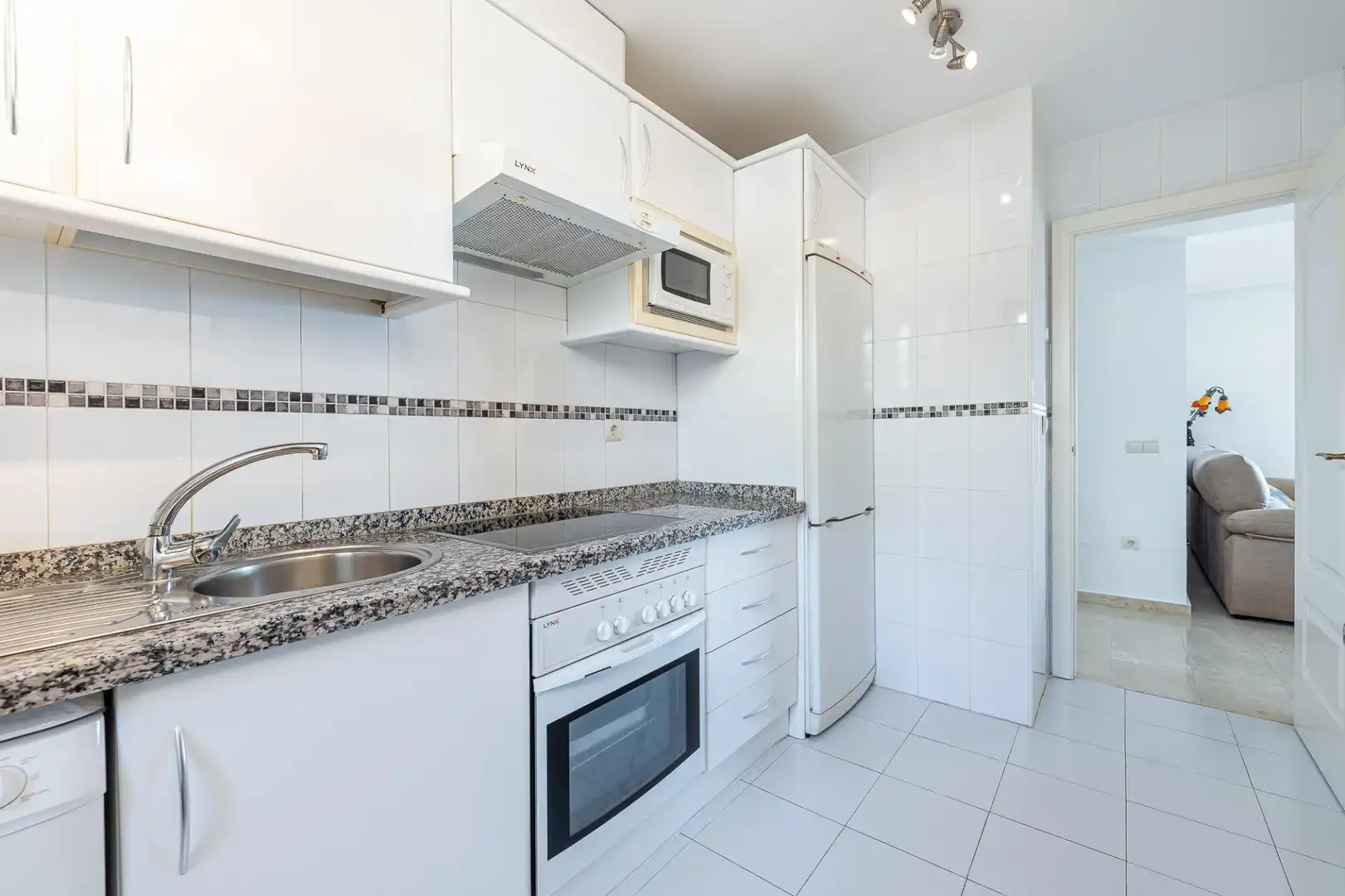 Cocina de Apartamento en venta en Benalmádena con Aire acondicionado, Calefacción y Jardín privado