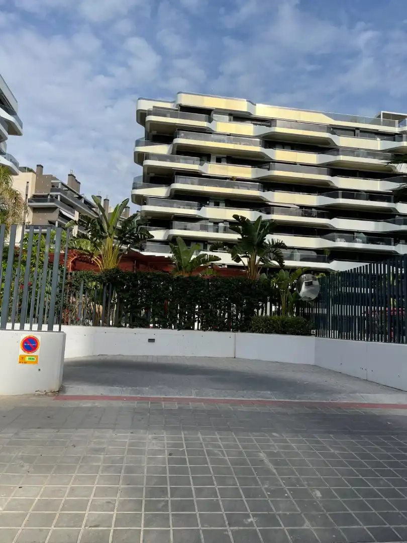 Individuel avec ascenseur à vendre à Periodista Tirso Marín 4