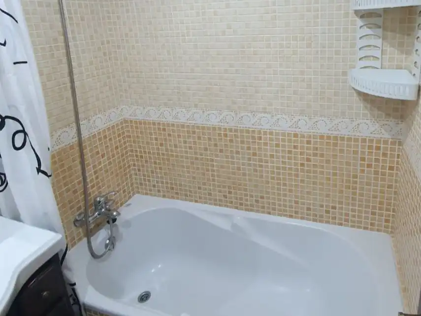 Badezimmer von Wohnung zur Miete in El Puerto de Santa María mit Klimaanlage