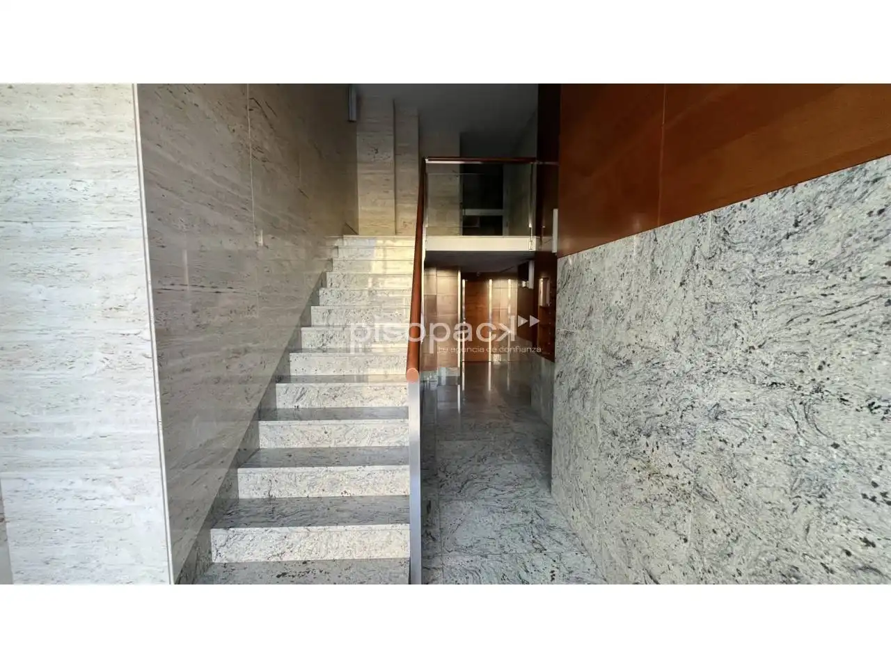 Piso en venta en  Pamplona / Iruña con Calefacción y Alarma