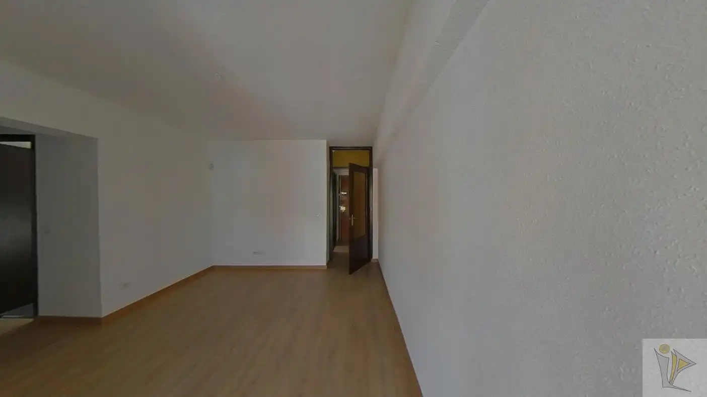 Piso en venta en CL LA BAÑEZA , Sudeste Industrial