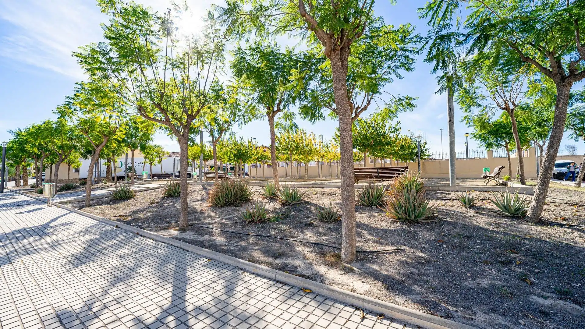 Vista exterior de Casa o xalet en venda en Orihuela amb Jardí privat, Moblat i Piscina comunitària