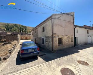 Vista exterior de Casa o xalet en venda en Barrio de Muñó amb Jardí privat