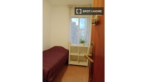 Photo 2 of Room in Congrés, Badalona