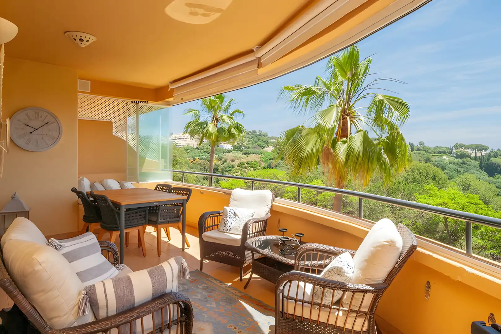 Apartment with pool for sale in Elviria - Cabopino