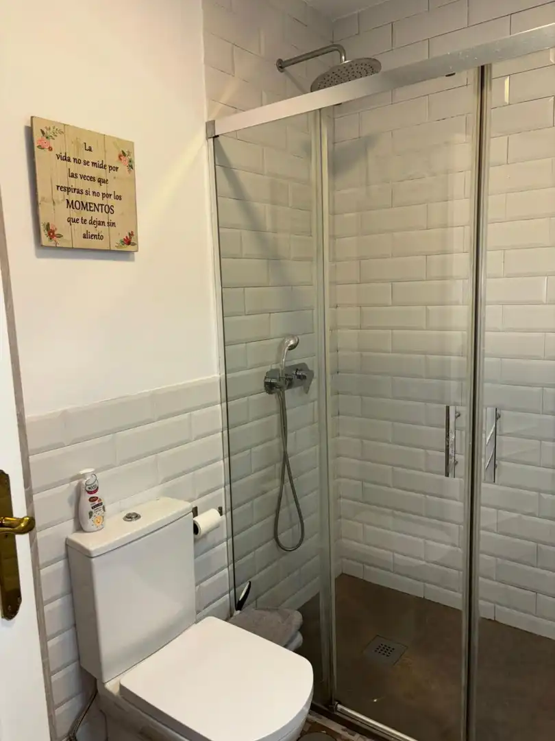 Baño de Ático de alquiler en Alcalá de Guadaira con Aire acondicionado, Calefacción y Terraza