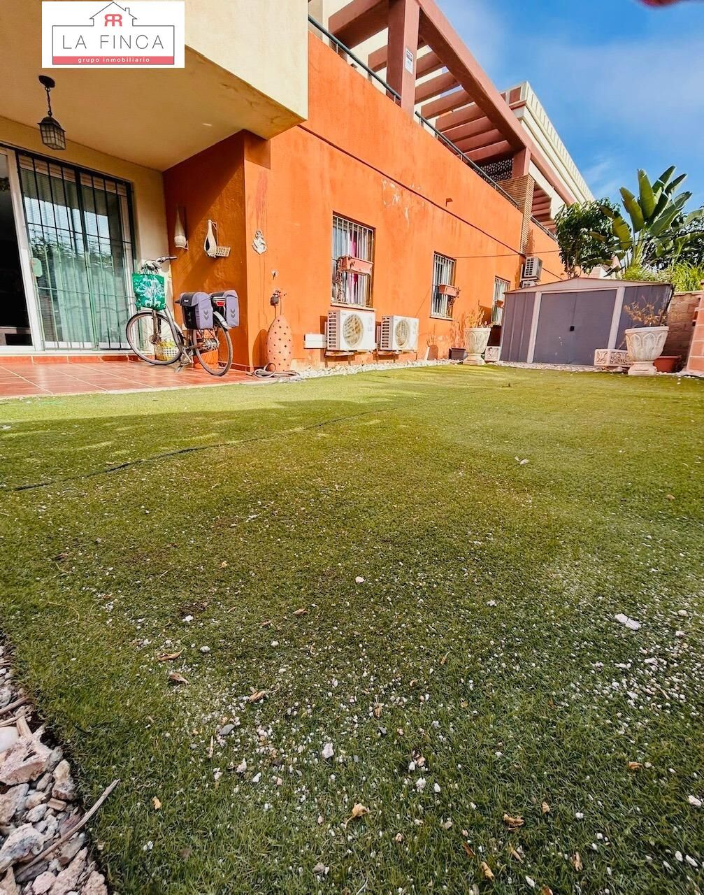Planta baixa en venda en Vélez-Málaga amb Jardí privat, Terrassa i Piscina comunitària