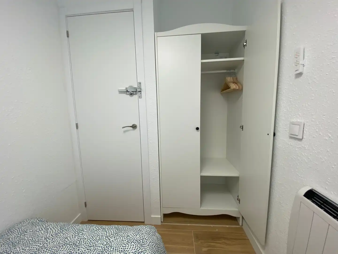 Room in Avenida de la Albufera, 143, Numancia