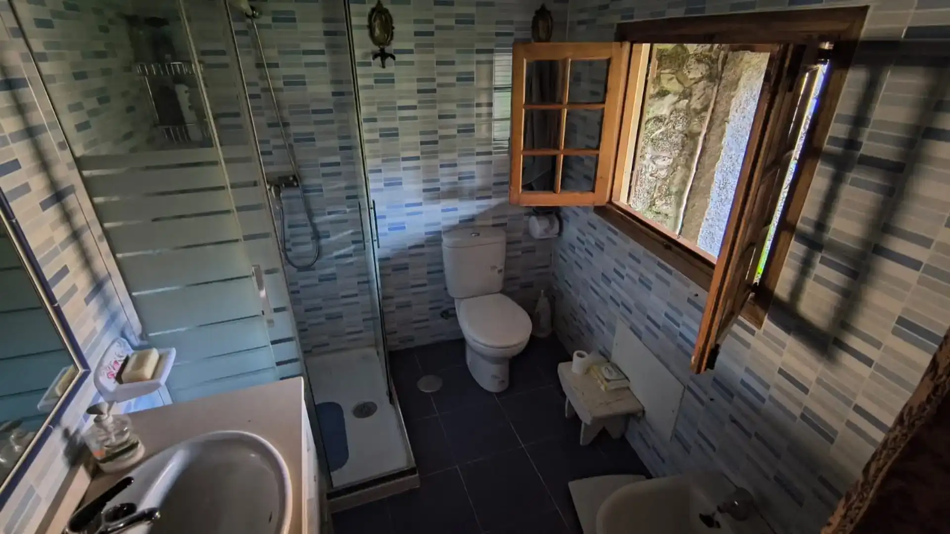 Baño de Piso en venta en A Cañiza   con Calefacción, Jardín privado y Terraza