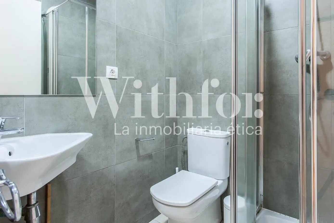 Bathroom of Flat for sale in Barcelona  with Air Conditioner, Heating and Parquet flooring