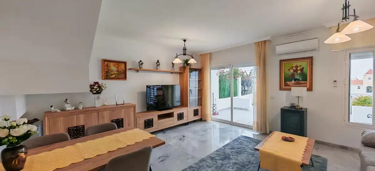Sala d'estar de Casa adosada en venda en Vélez-Málaga amb Aire condicionat, Calefacció i Terrassa