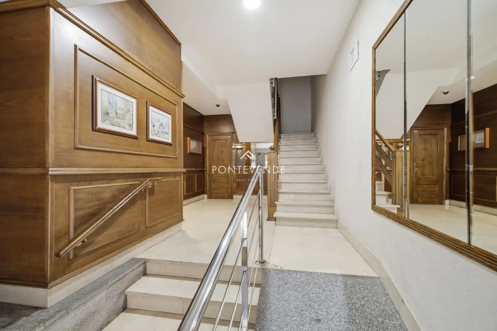 Piso en venta en Pontevedra Capital  con Calefacción, Trastero y Amueblado