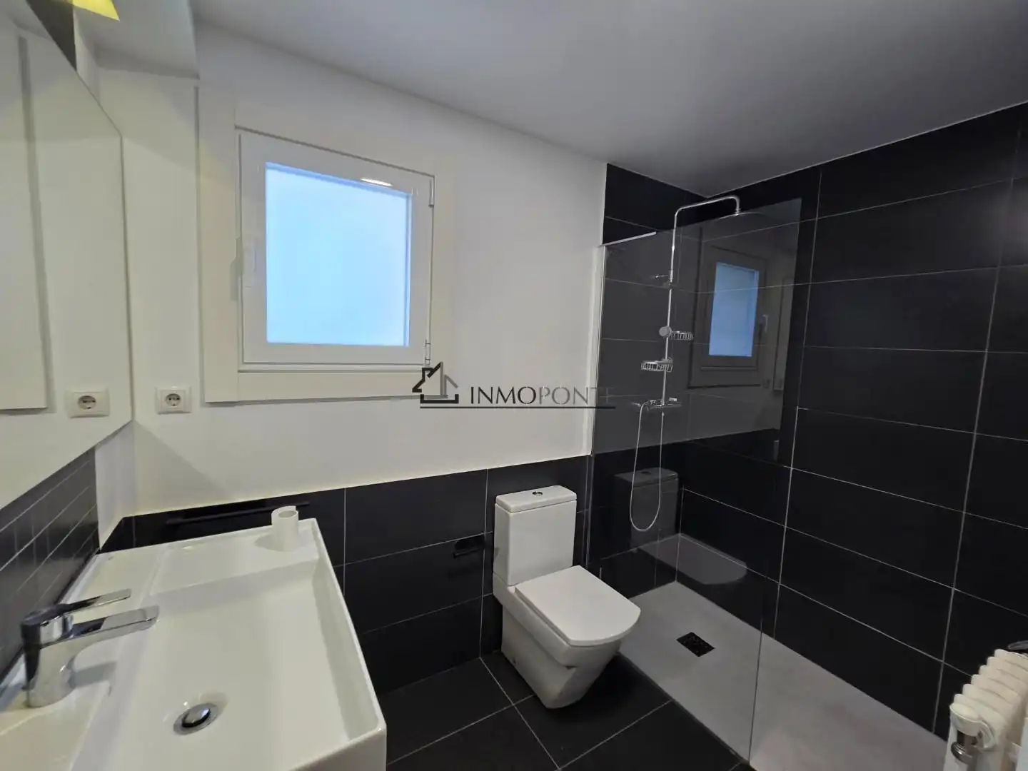 Baño de Piso en venta en Pontevedra Capital  con Calefacción, Horno y Lavadora