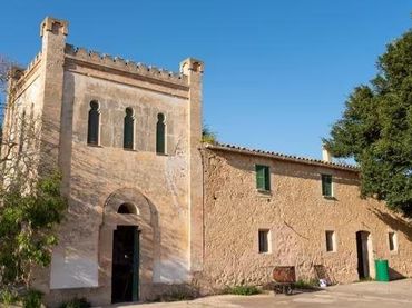 Casa rústica con jardín en venta en Llevant
