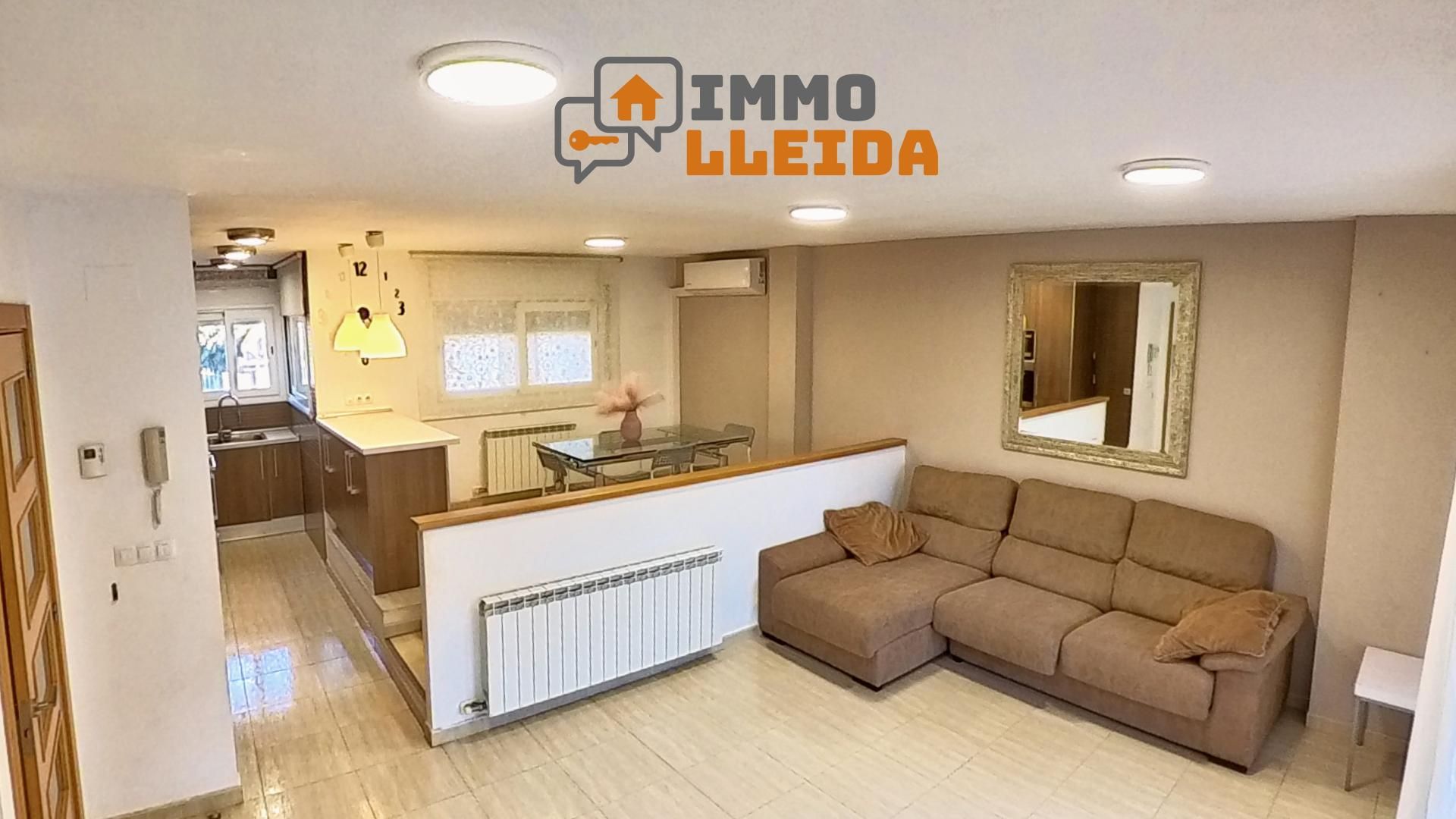 Vista exterior de Casa adosada en venda en Balaguer amb Calefacció, Jardí privat i Terrassa