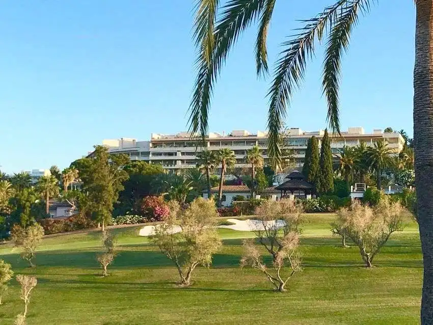 Flat with garden for sale in Nueva Andalucía