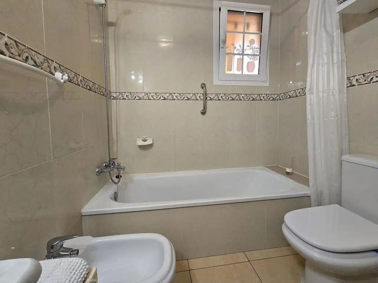 Badezimmer von Erdgeschoss zum Verkauf in Arona mit Klimaanlage, Terrasse und Möbliert