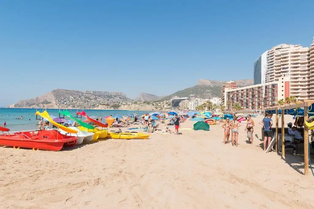 Vista exterior de Apartamento en venta en Calpe / Calp con Aire acondicionado, Trastero y Piscina comunitaria