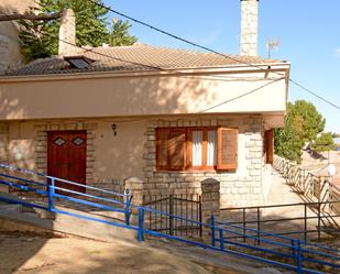 Vista exterior de Finca rústica en venda en Peñalba amb Aire condicionat, Calefacció i Jardí privat