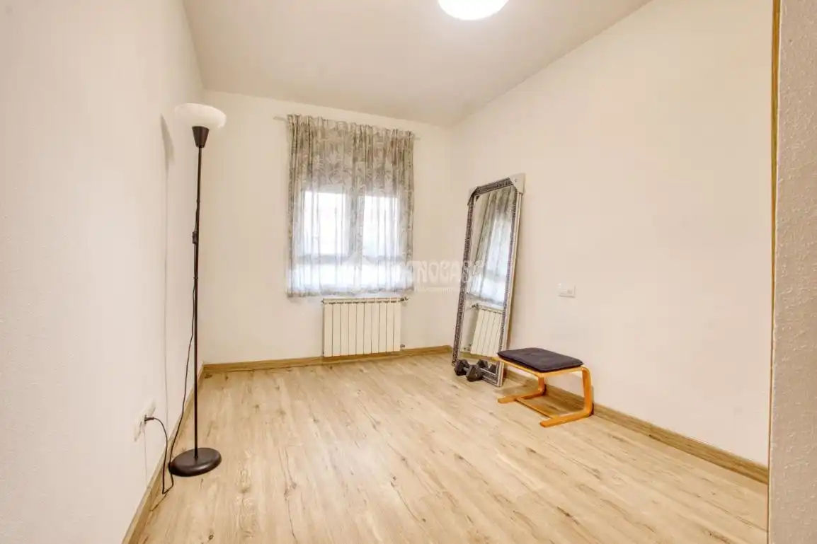 Piso en venta en Villamayor con Calefacción, Jardín privado y Terraza